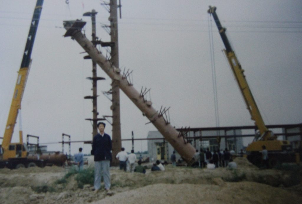 1988年东明石化常压塔吊装