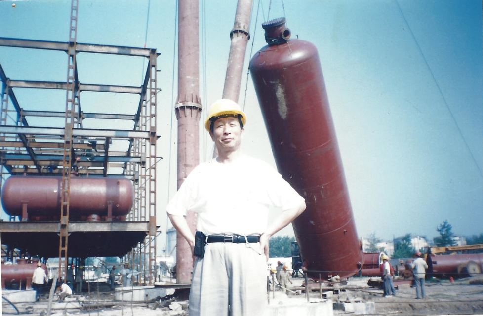 1996年6月在东明石化液蜡装置吊装现场